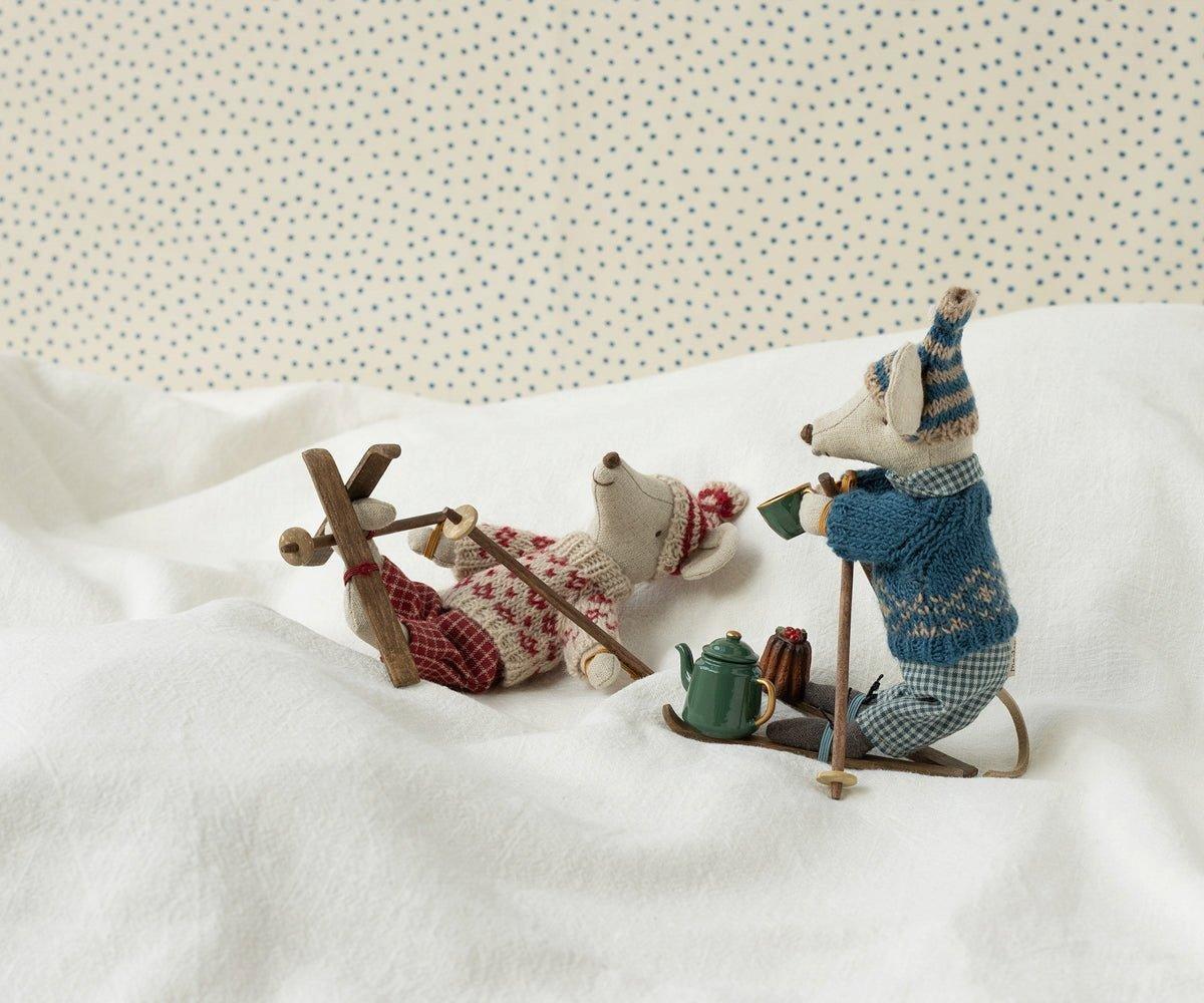 Winter mouse with ski set, Mum - Red image number 3