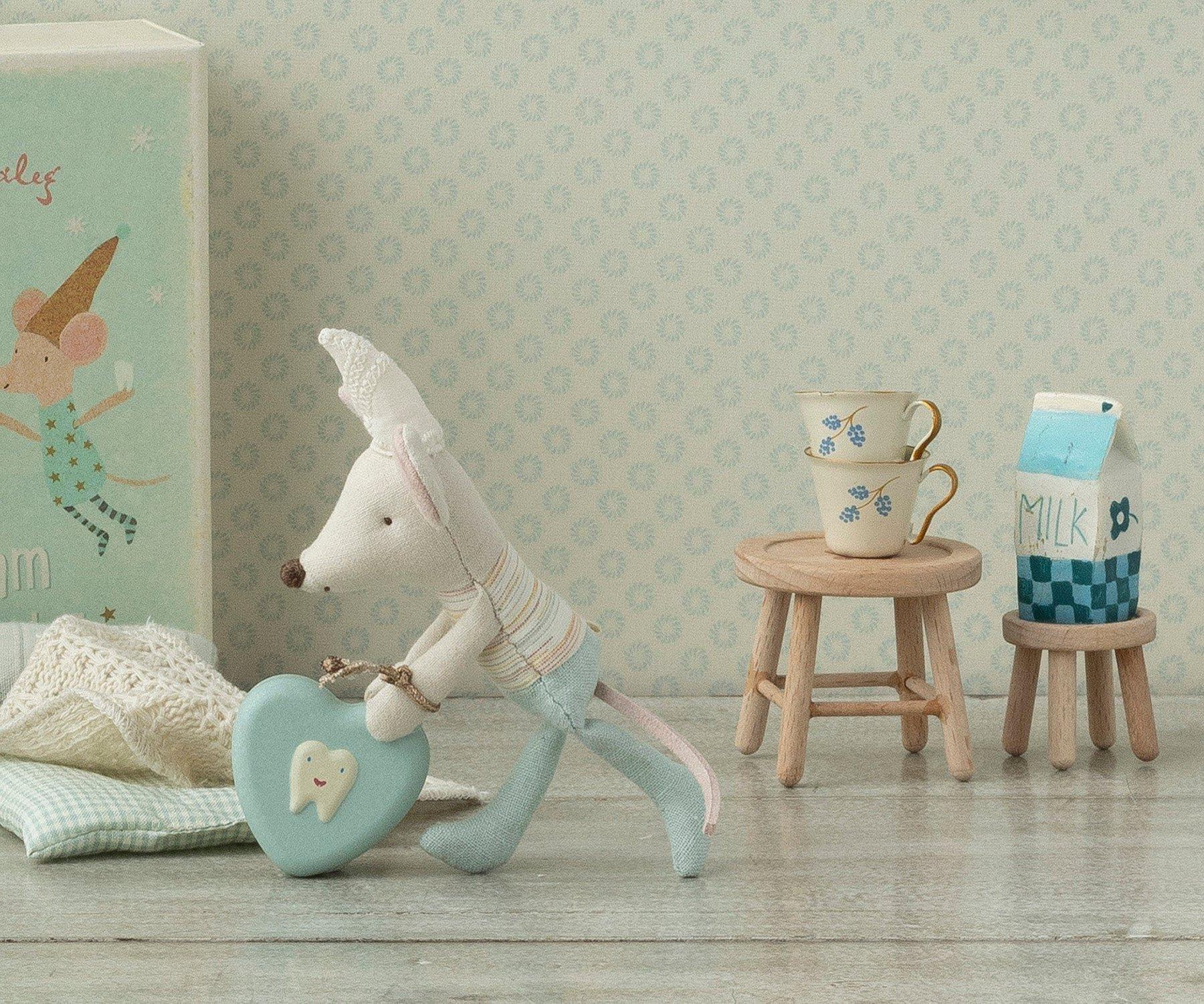 Table & Stool Set, Mouse image number 1
