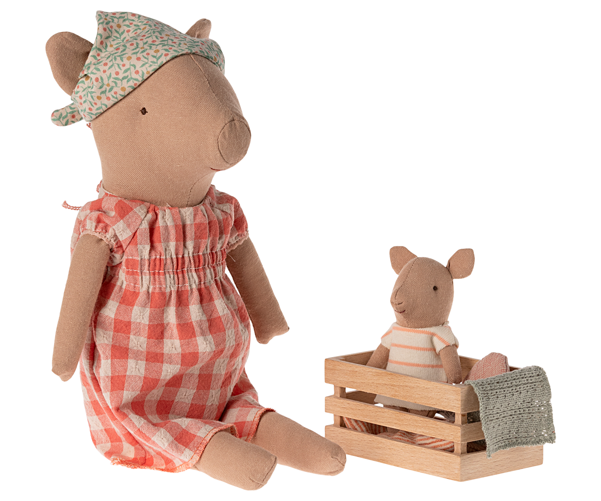 Pig - Girl image number 2