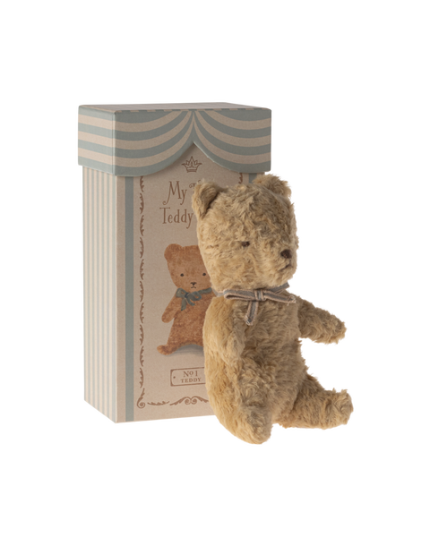 My first teddy - Sand