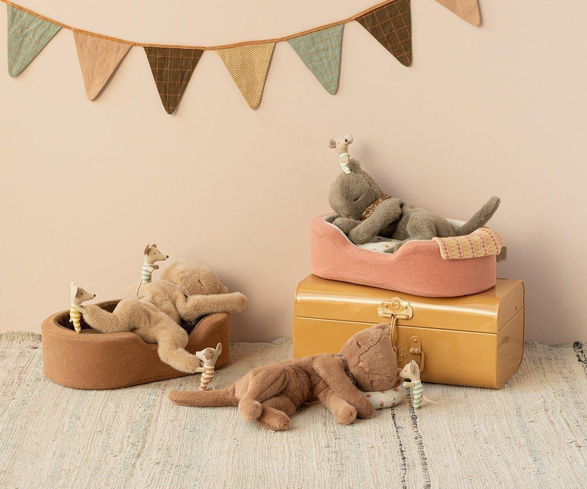 Plush Kitten, Medium - Nougat image number 0