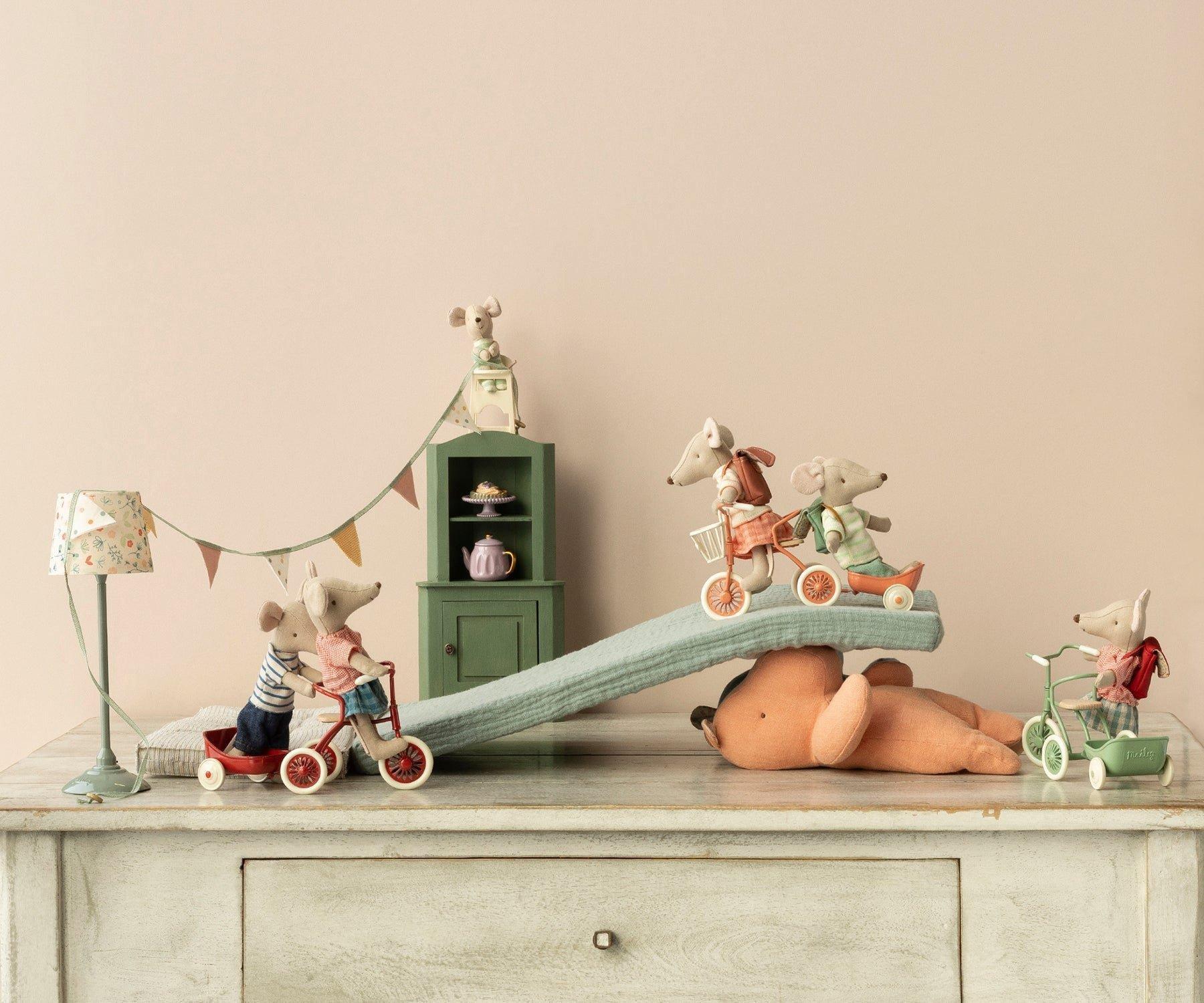 Tricycle Mouse, Big Sister image number 1
