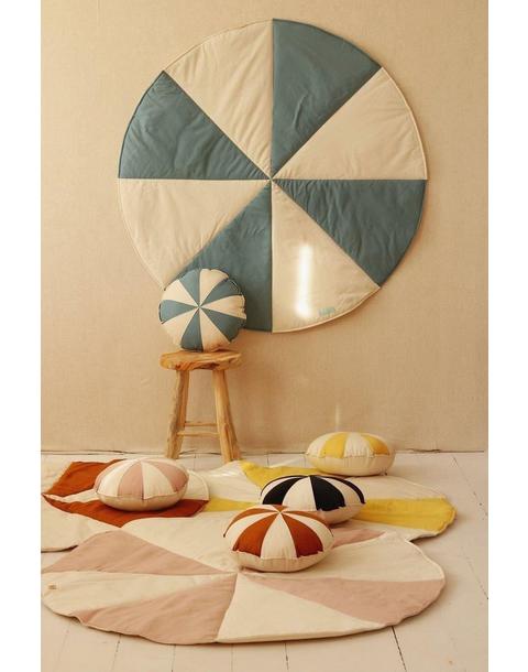 “Blue Candy” Round Patchwork Mat