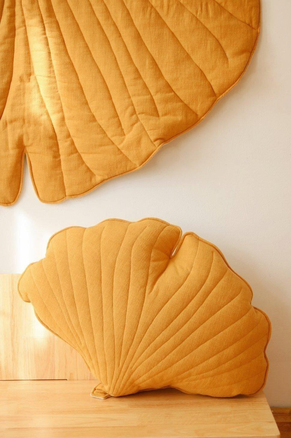 Linen “Mango” Ginkgo Leaf Mat image number 2