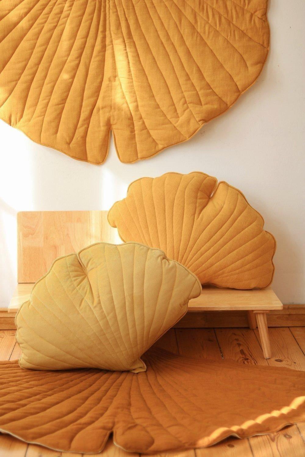 Linen “Mango” Ginkgo Leaf Mat image number 1