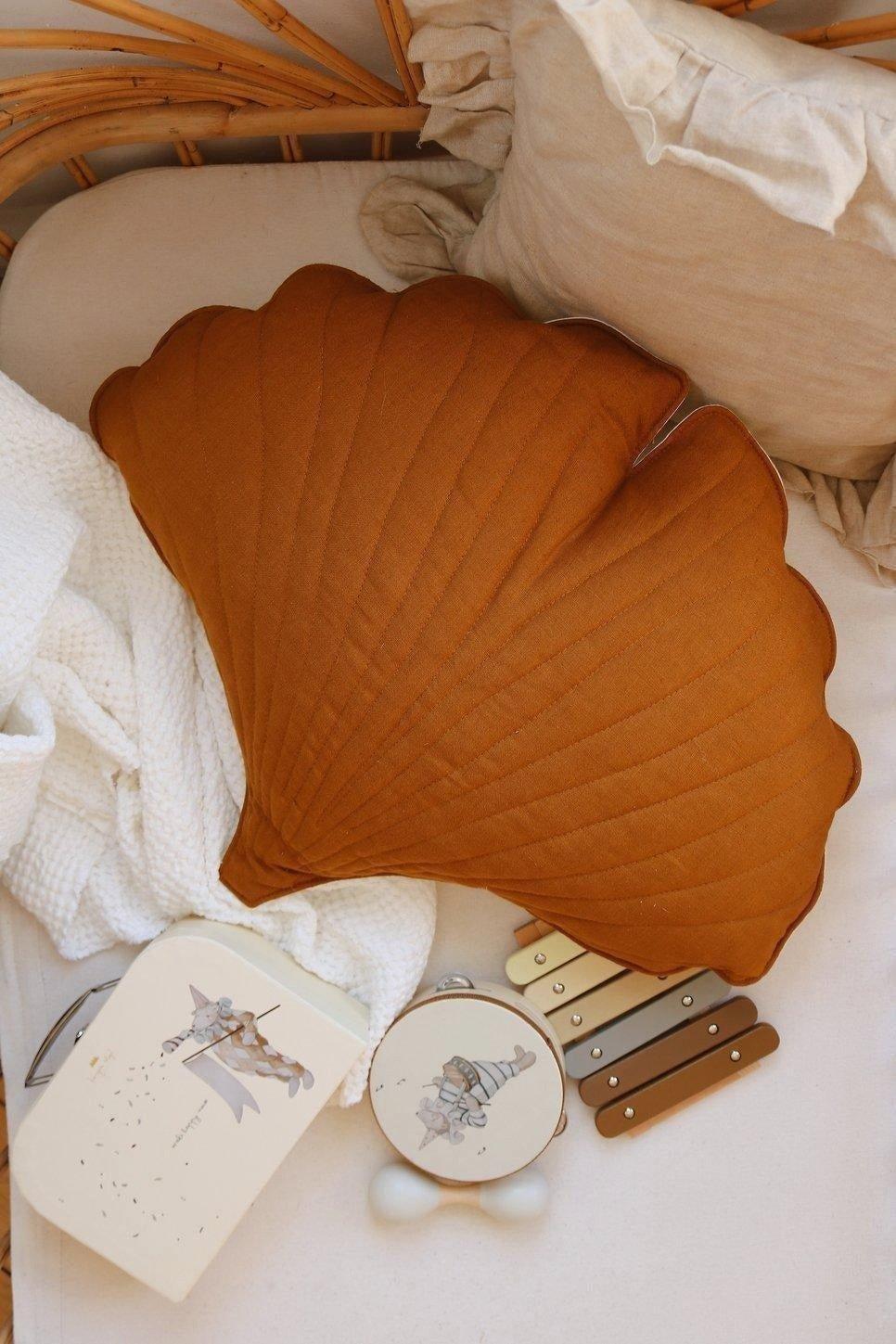 Linen “Caramel” Ginkgo Leaf Pillow image number 3