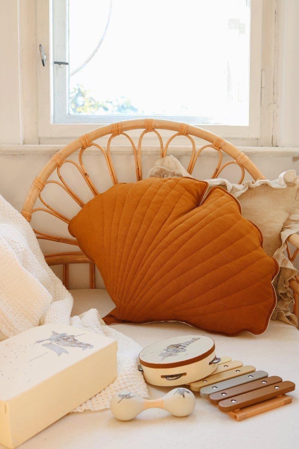 Linen “Caramel” Ginkgo Leaf Pillow image number 4