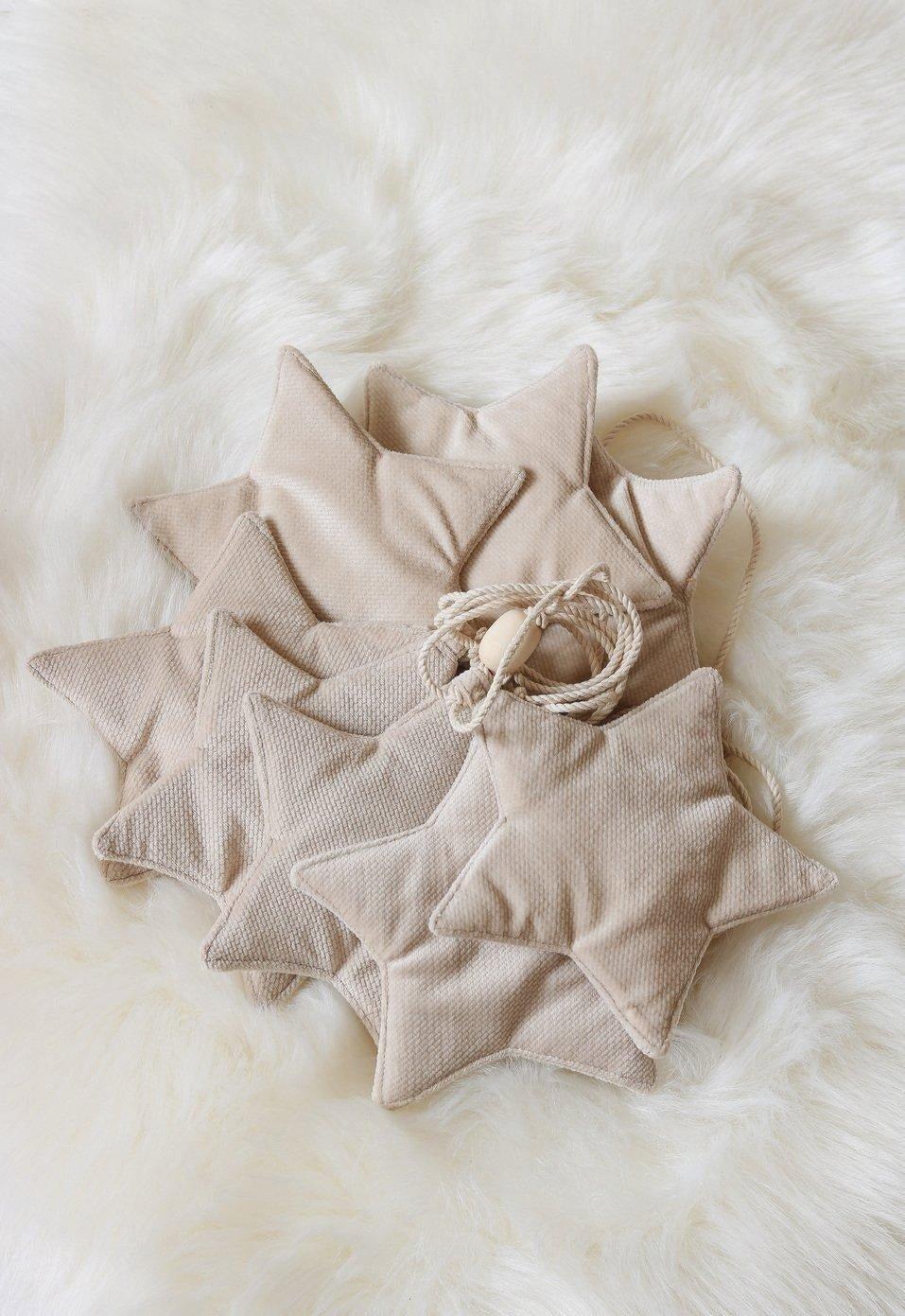 Velvet “Cream Dust” Garland with Stars image number 2