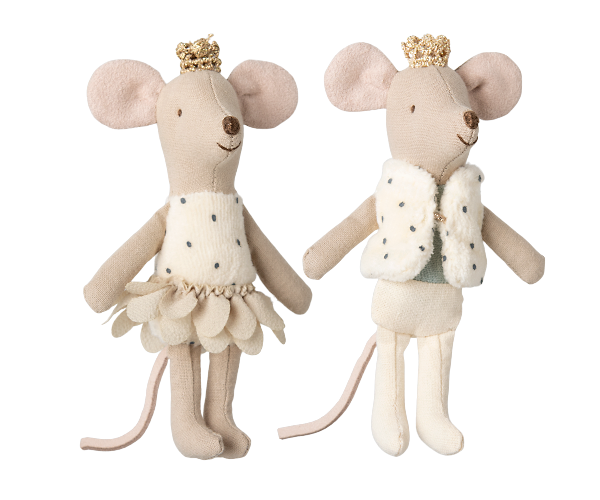Royal twin mice, Little sister and brother in matchbox image number 3