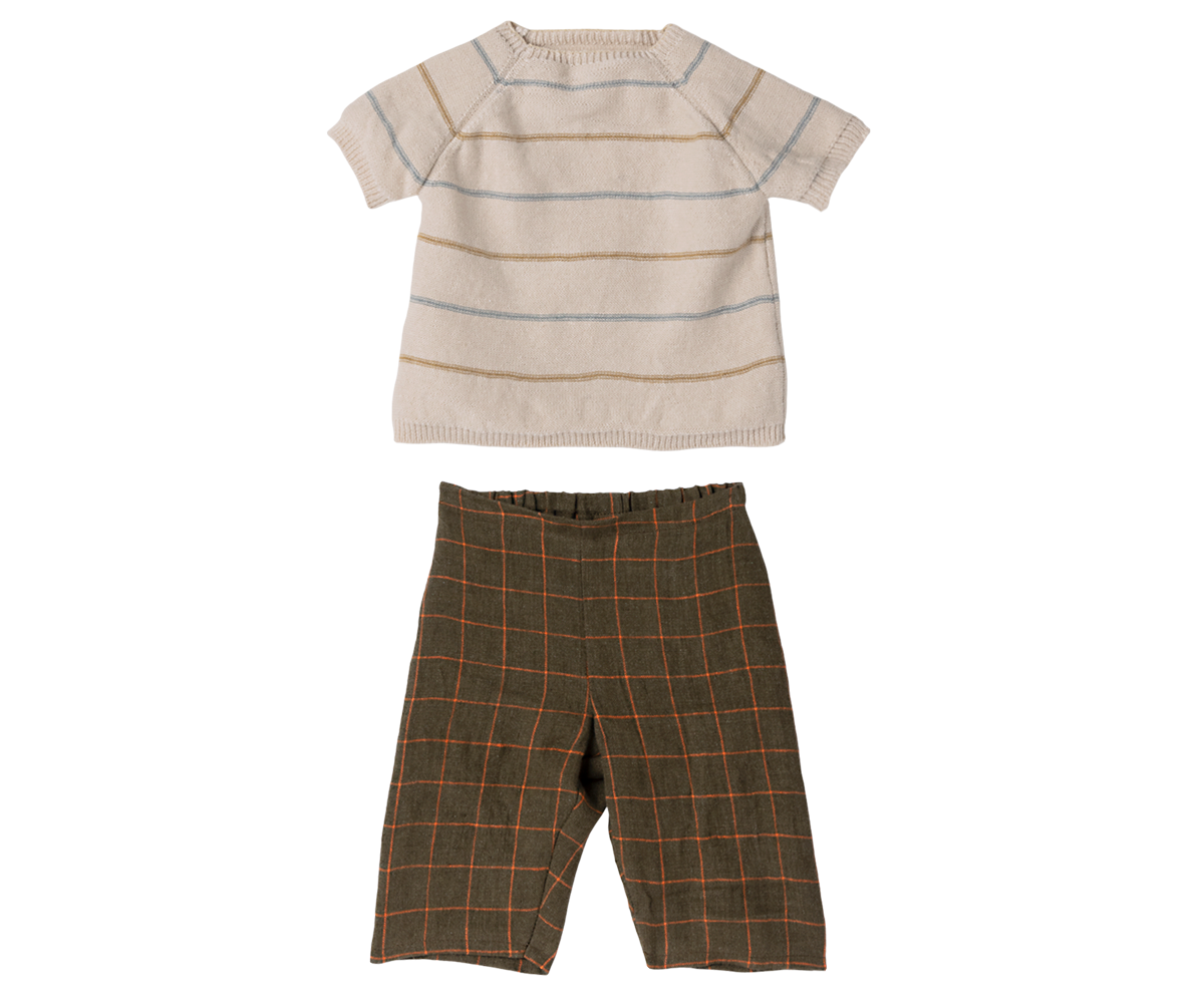 Rabbit in Pants & Knitted Sweater, Size 5 image number 3