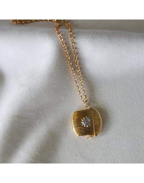Ribbed Vesta Case Necklace
