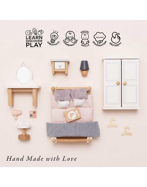 Wooden Dolls house Bedroom - 19 Piece