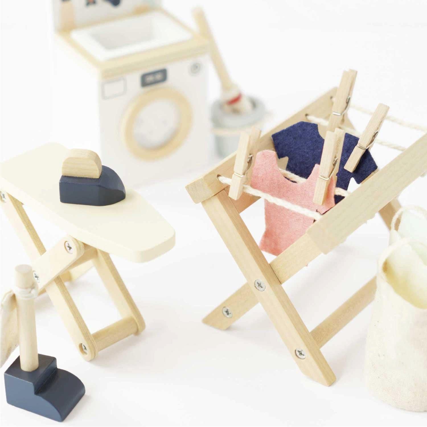 Wooden Dolls House Laundry Room - 16 Piece image number 2