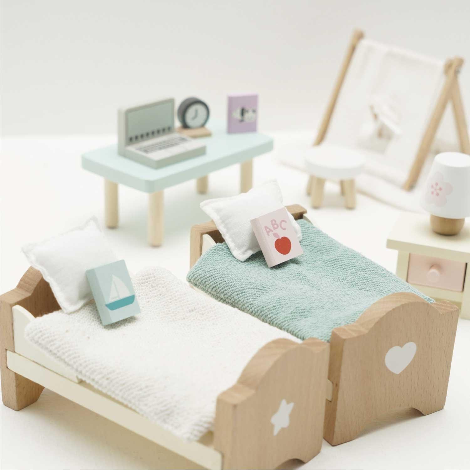 Wooden Dolls house Child's Bedroom Furn - 24 Piece image number 2
