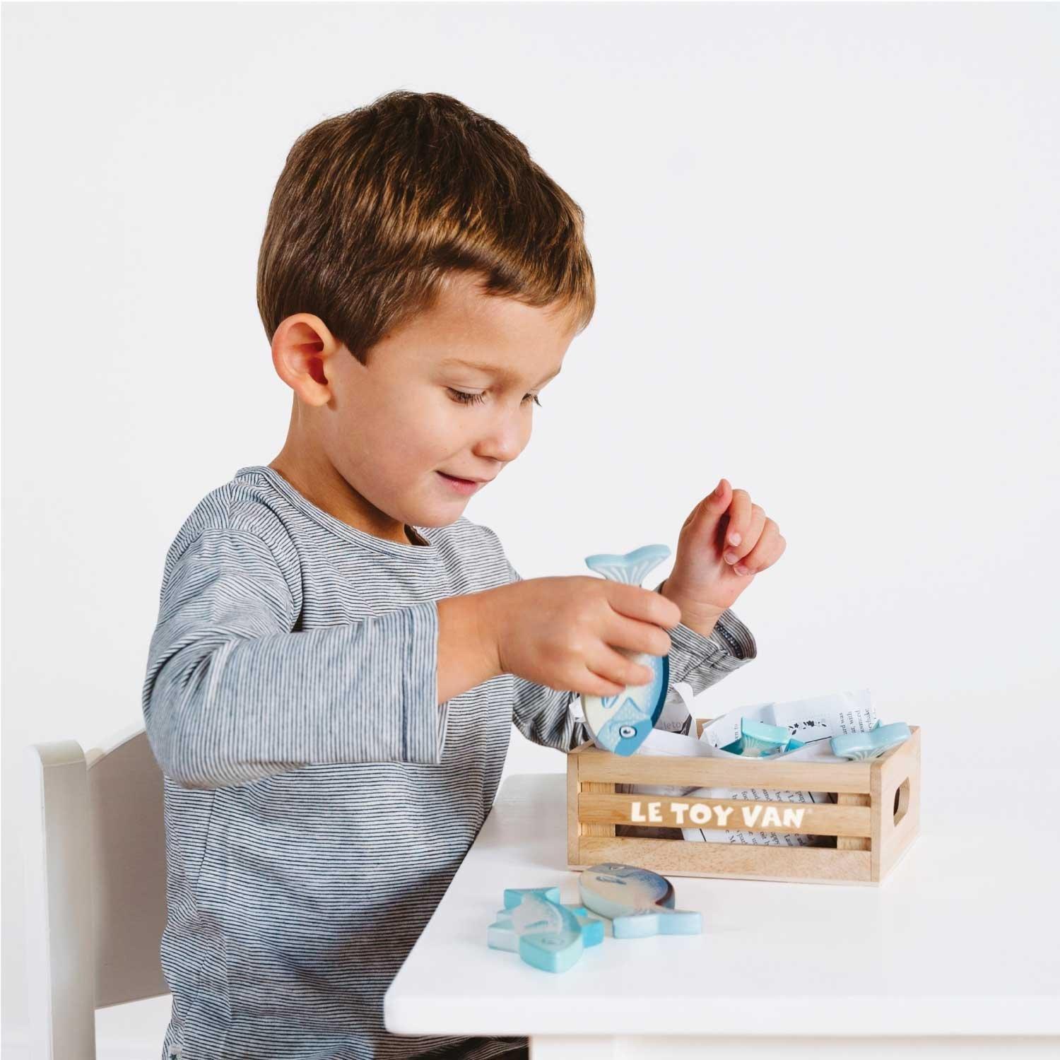 Market Fish Wooden Play Food Crate - 7 Piece image number 2