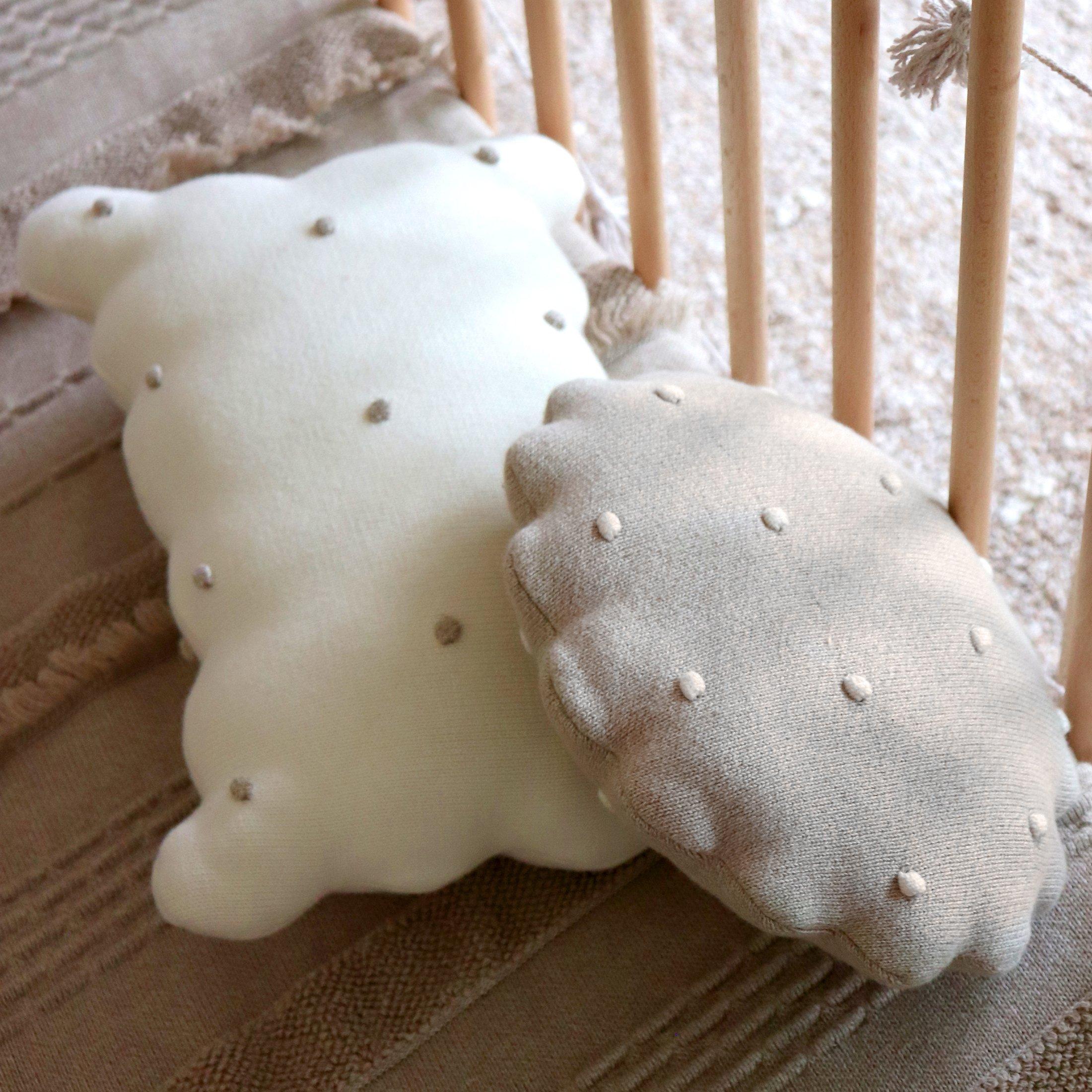 Knitted Cushion Biscuit Ivory image number 1