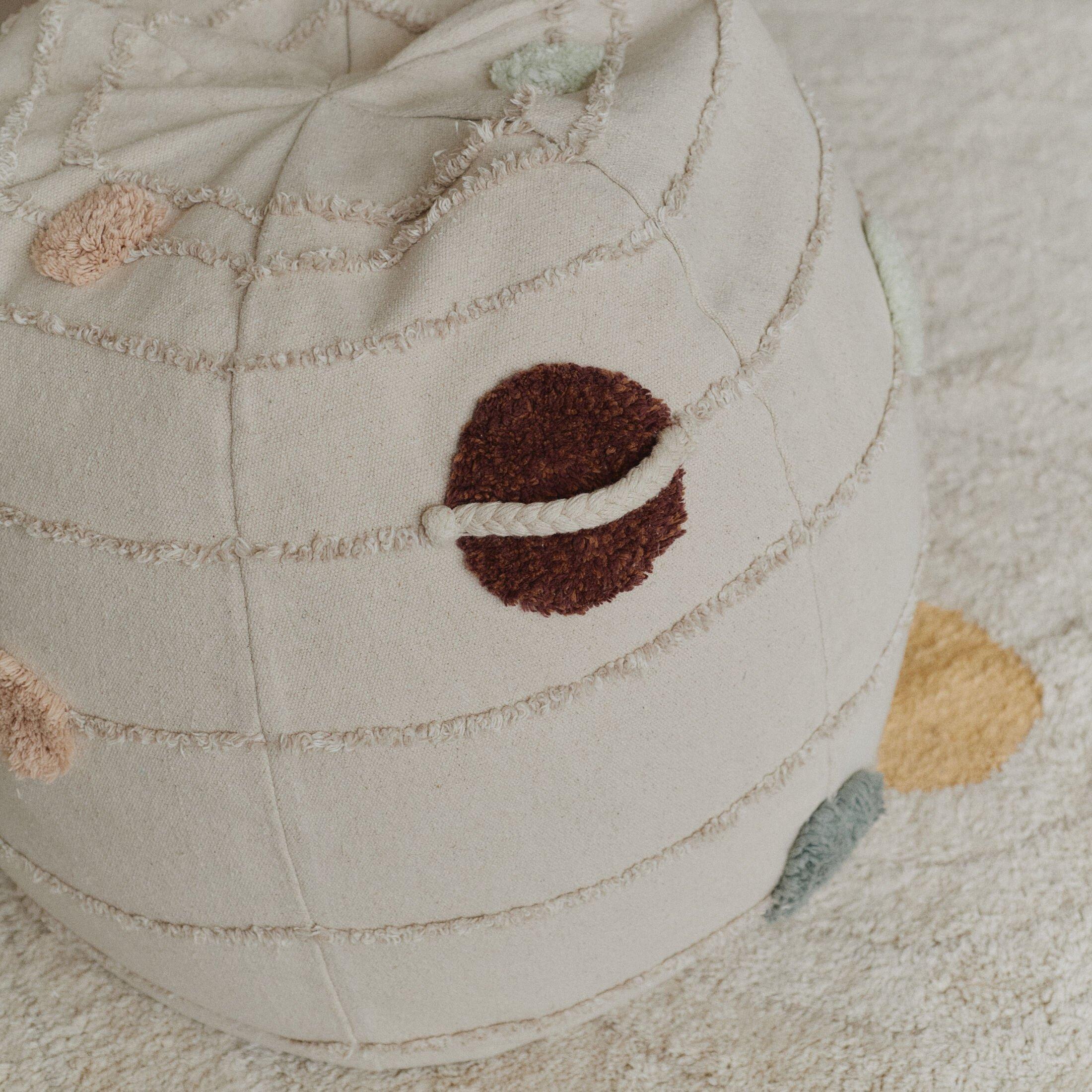 Pouf Solar System image number 1
