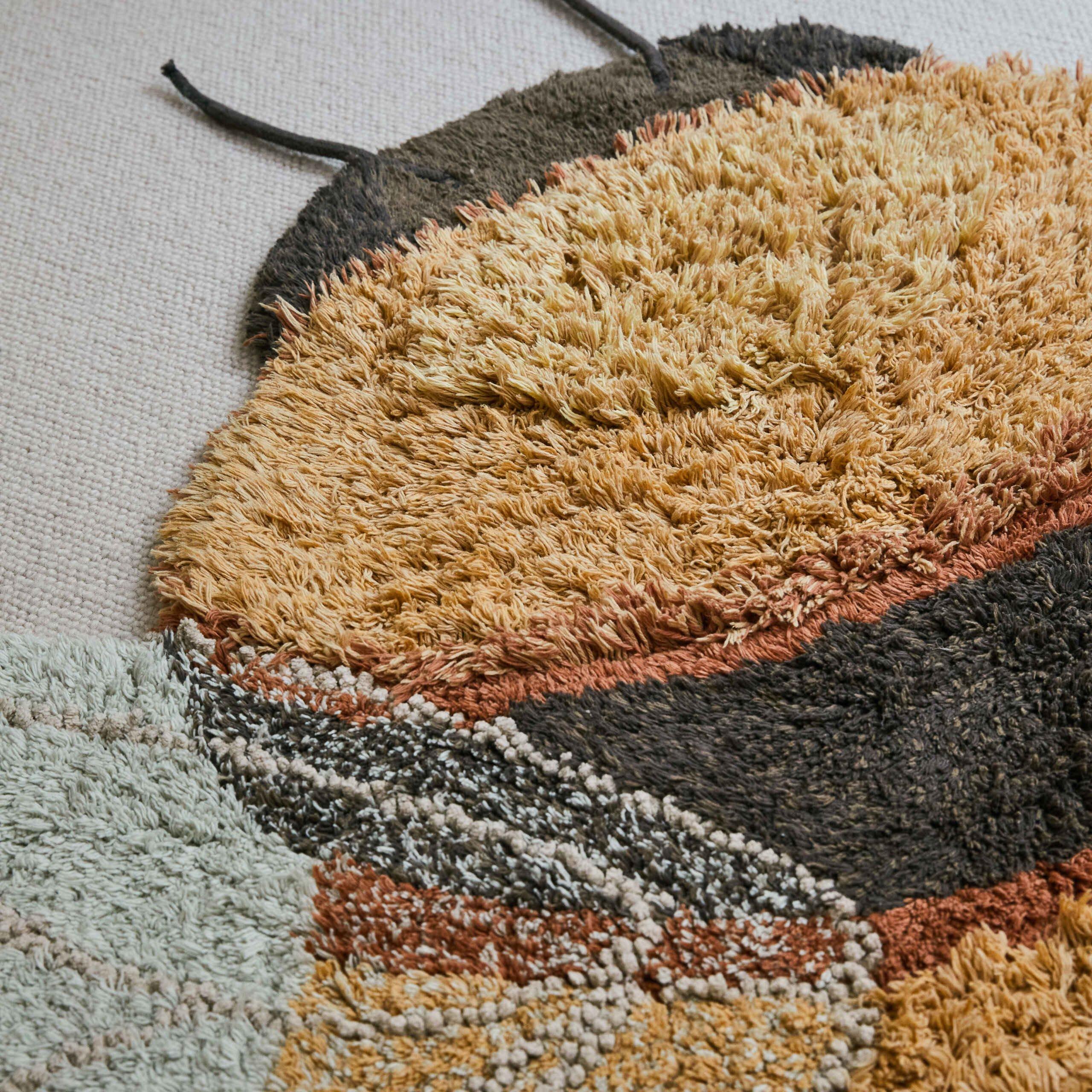 Washable Rug Bee image number 2