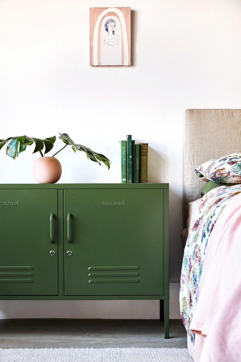 The Lowdown in Olive image number 4
