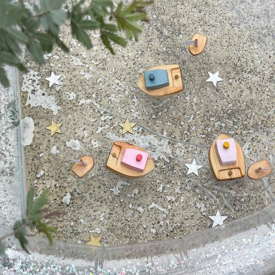 Ofune Wind-Up Wooden Boat - Pink image number 2