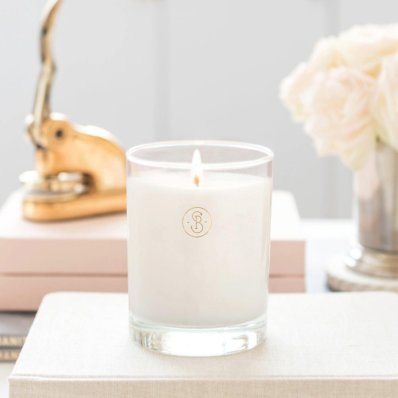 Signature Candle, Crisp White Linen image number 2