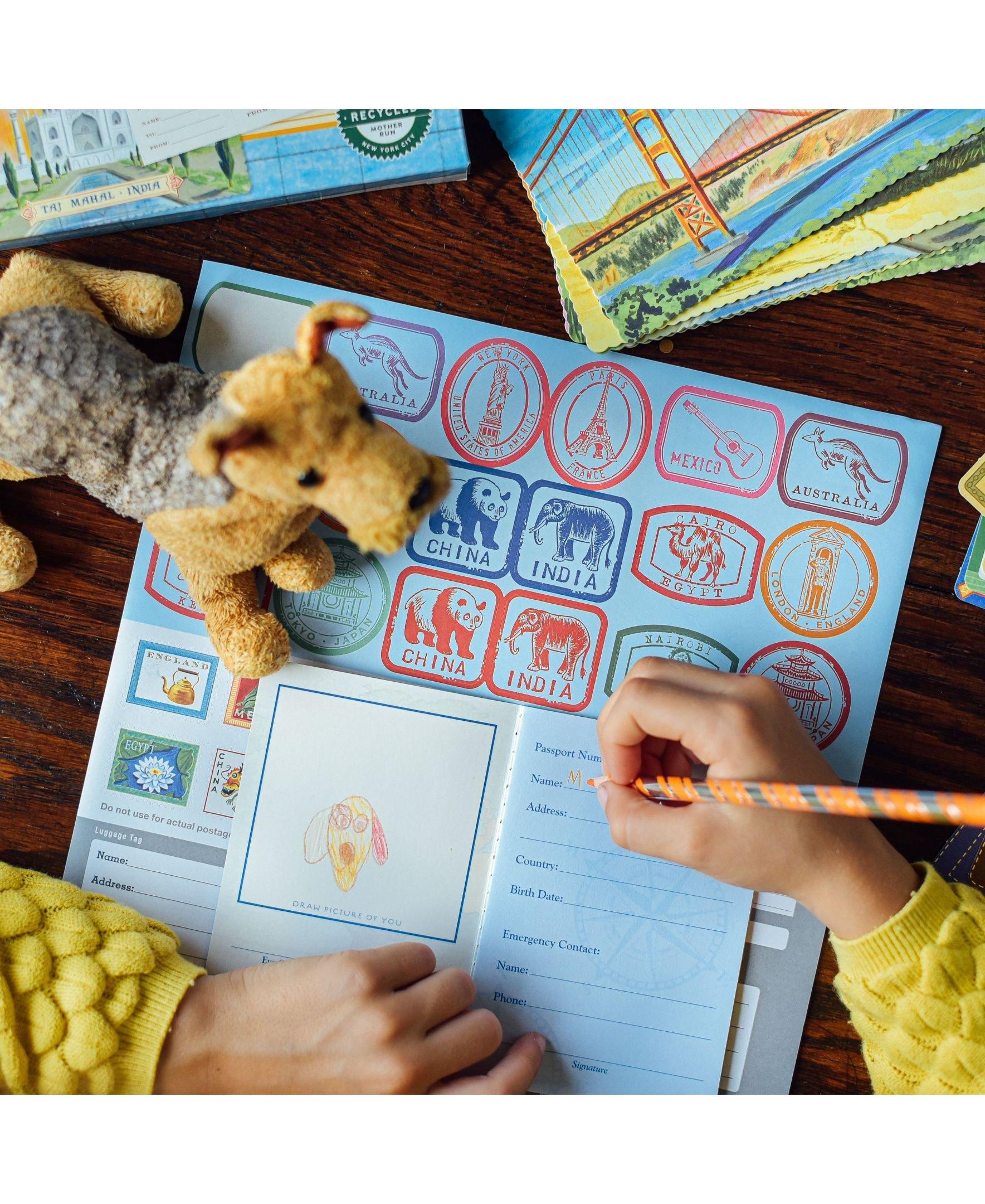 World Traveler Pretend and Role Play Set image number 3