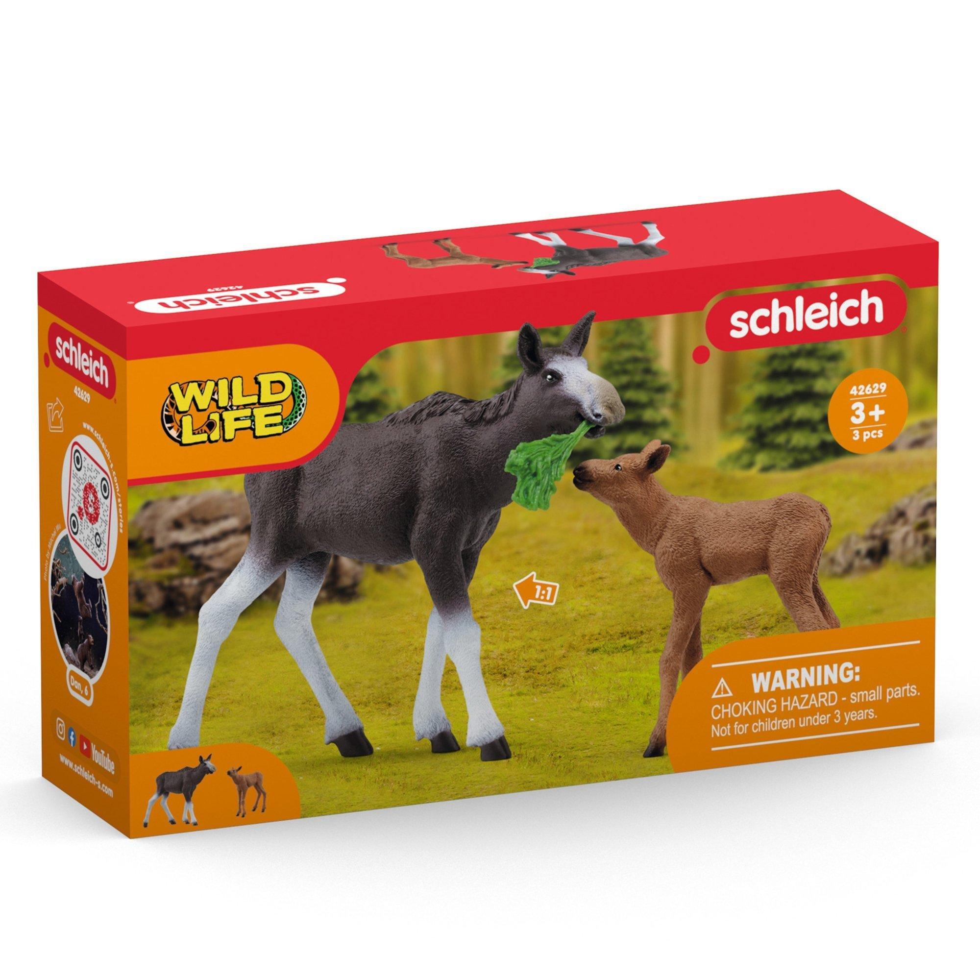 Wild Life: Moose Family image number 1
