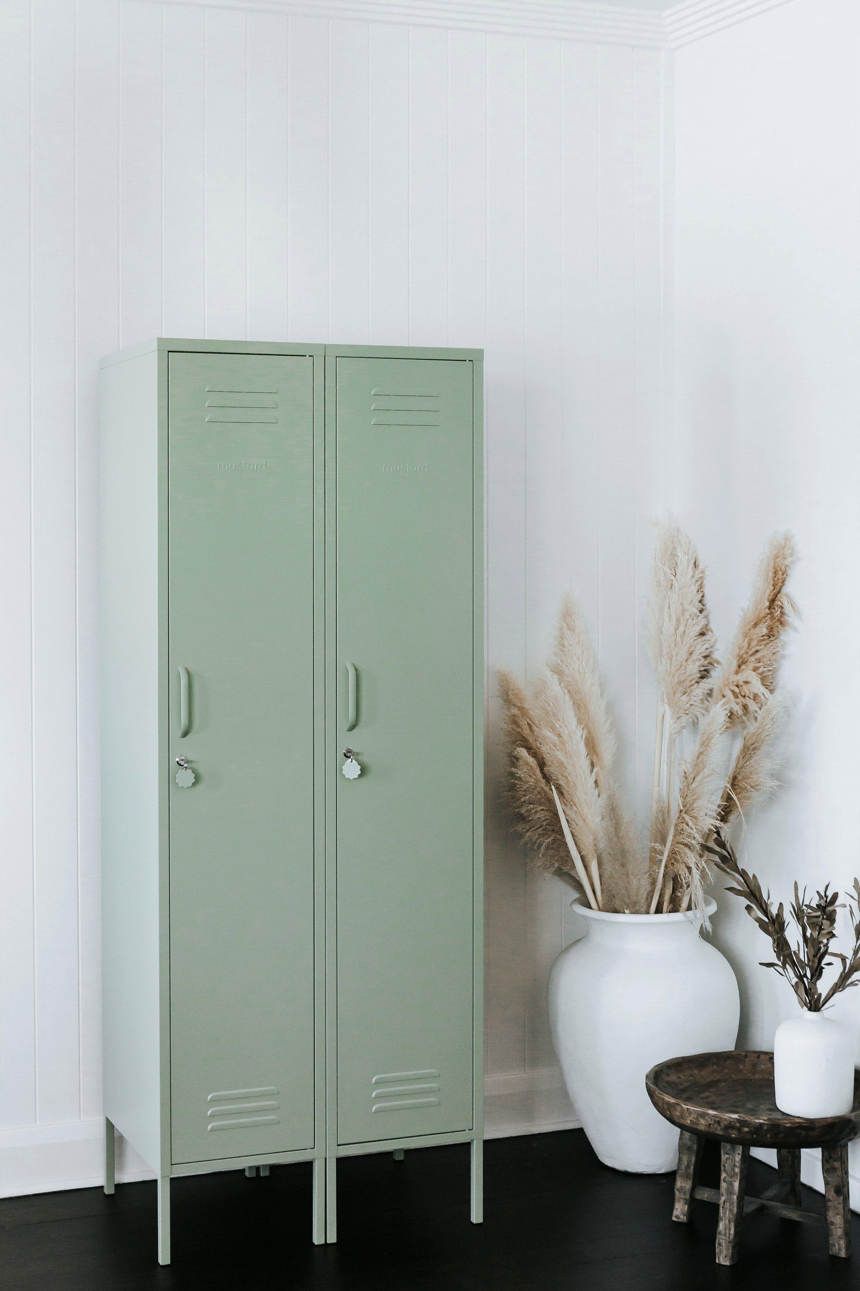 THE SKINNY IN SAGE image number 2