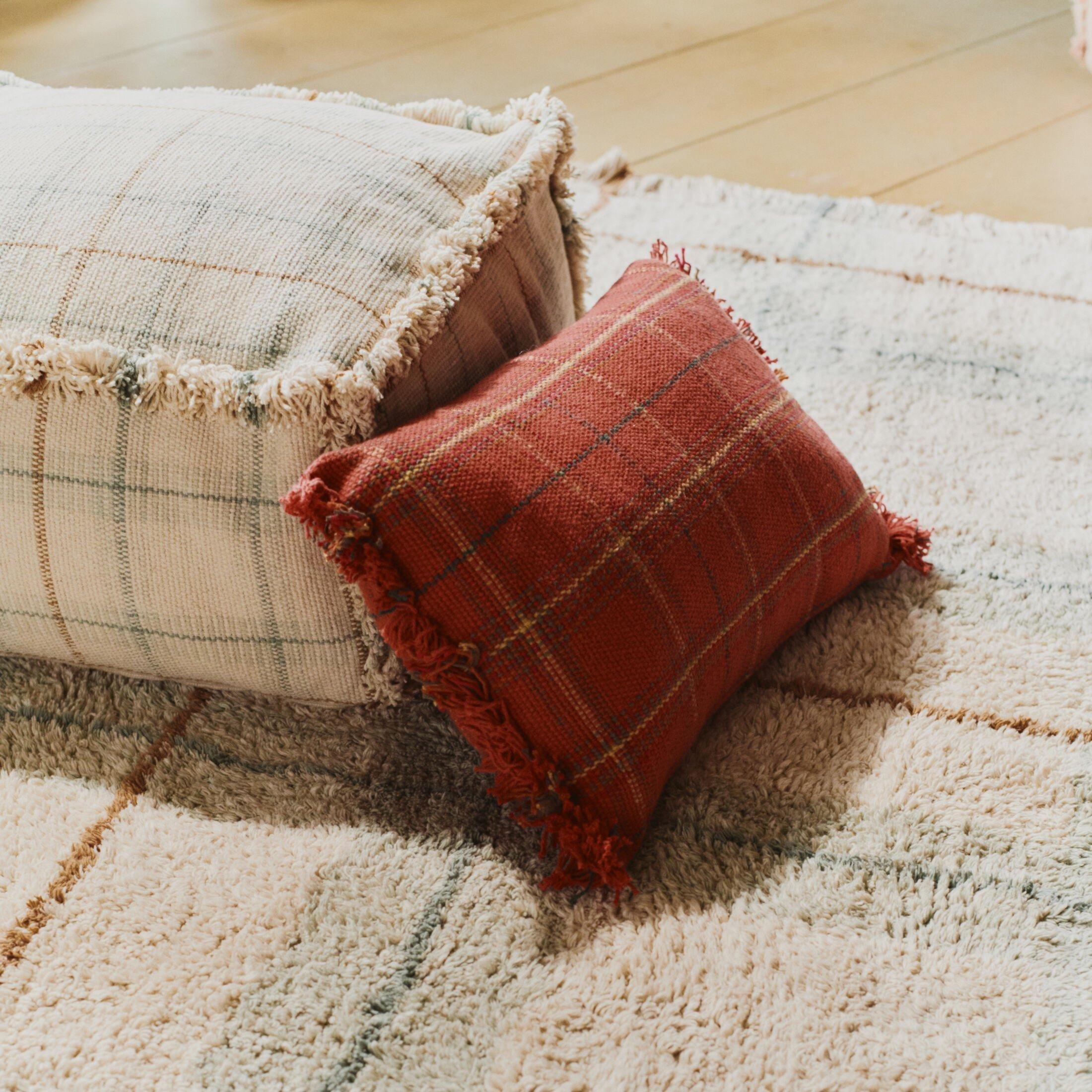 Handloom Cushion Mapple Red image number 2