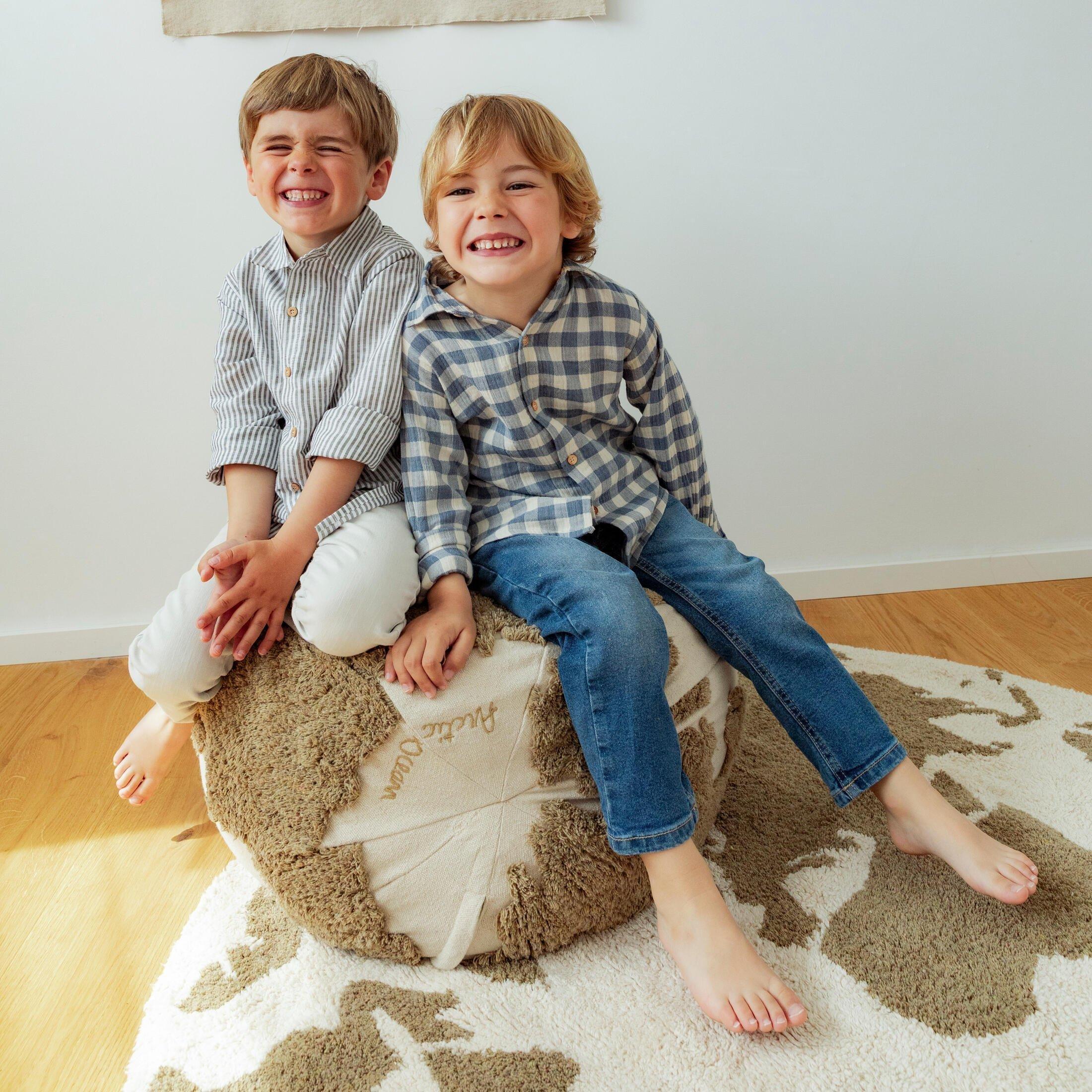 Pouf World Map Rugcycled image number 3