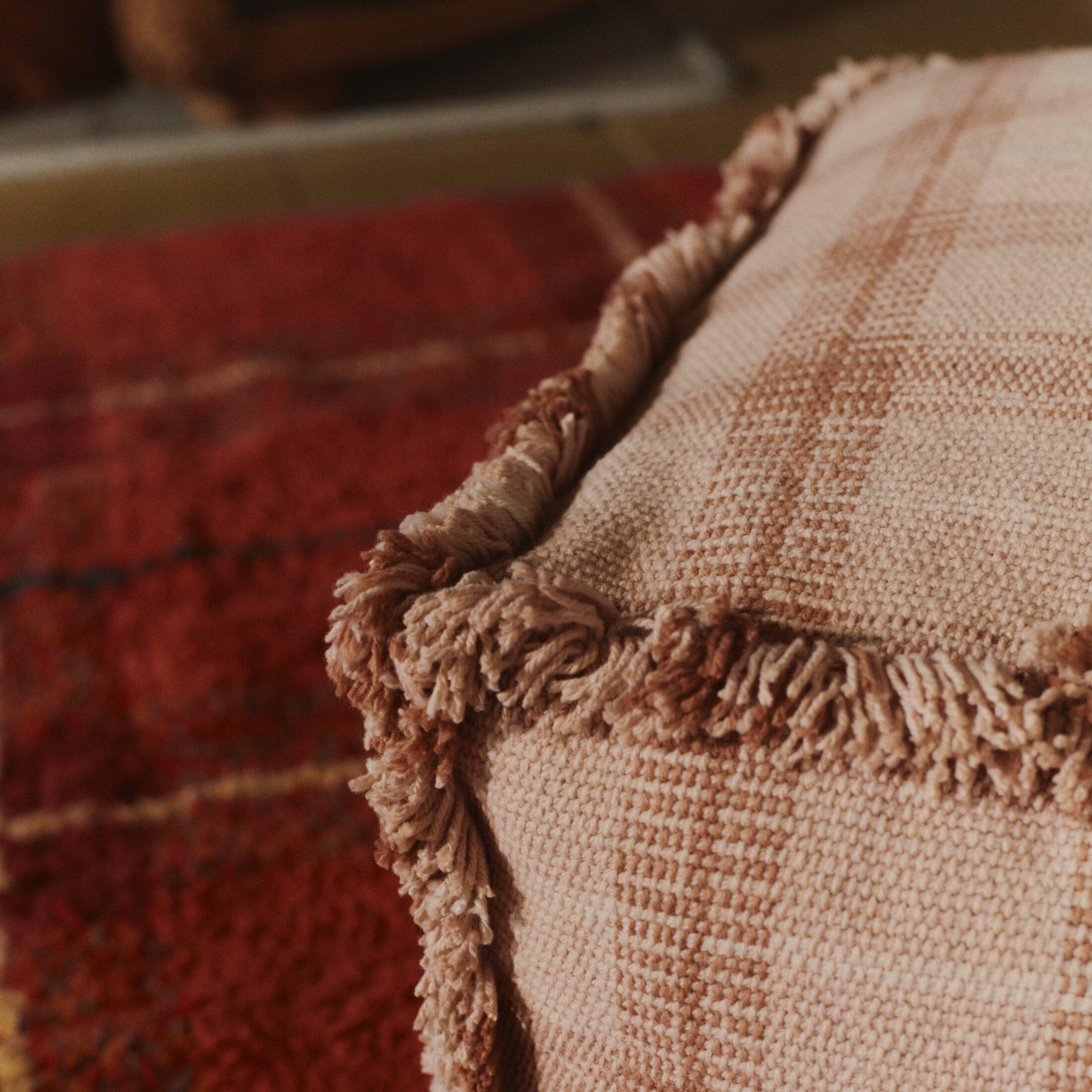 Handloom Pouf Rose image number 2