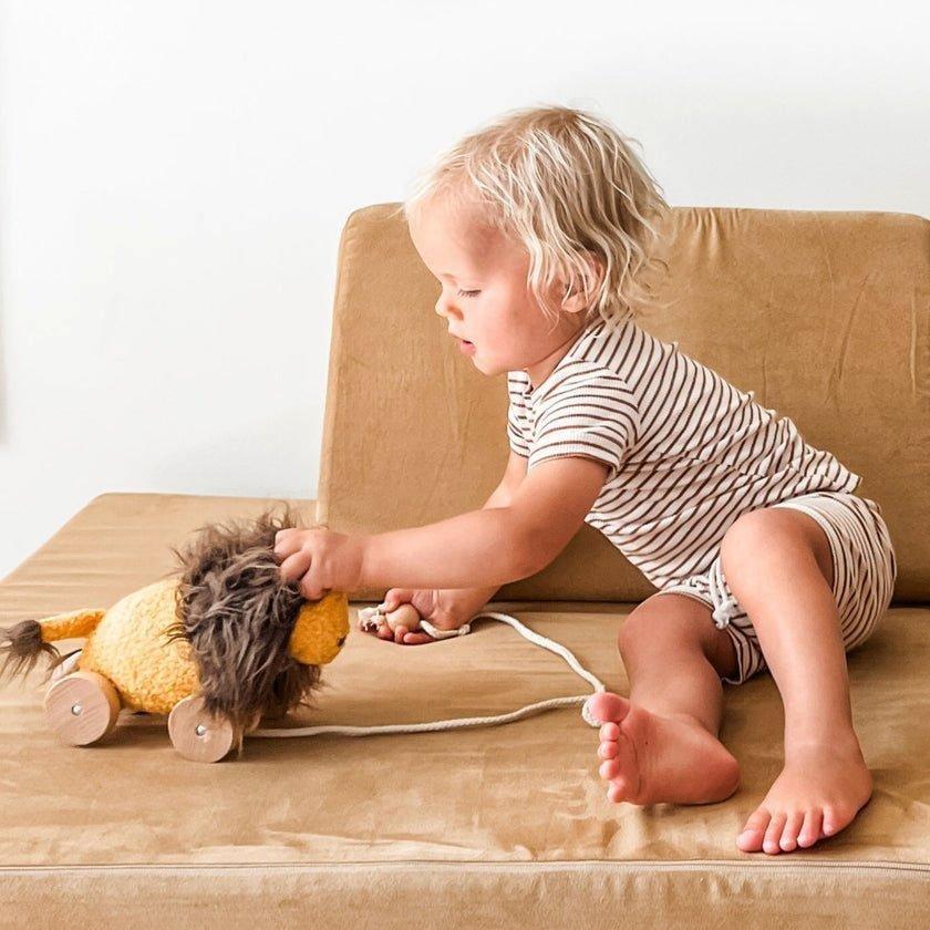 Leo Pull-Along Lion image number 4