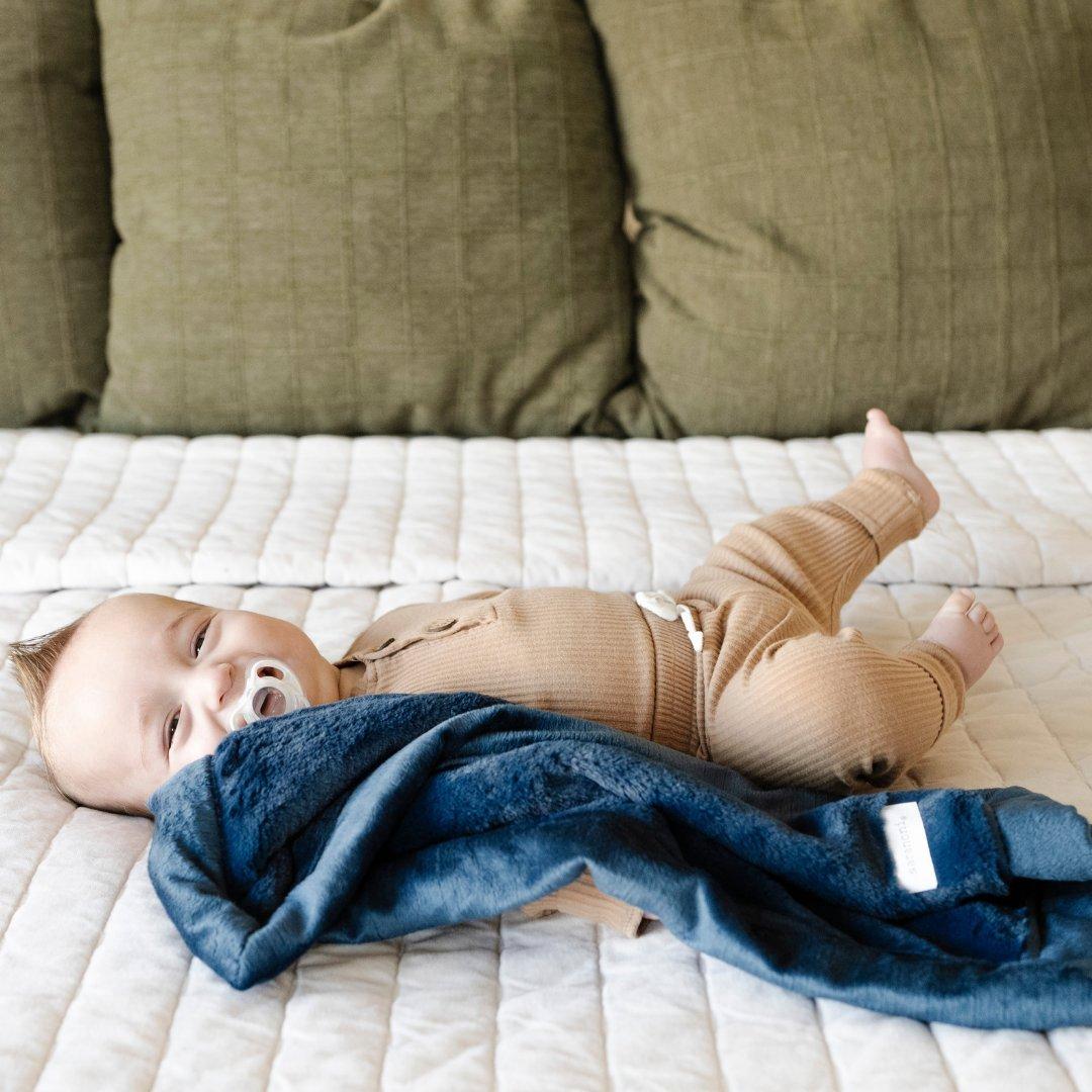 Lush Blanket in Navy