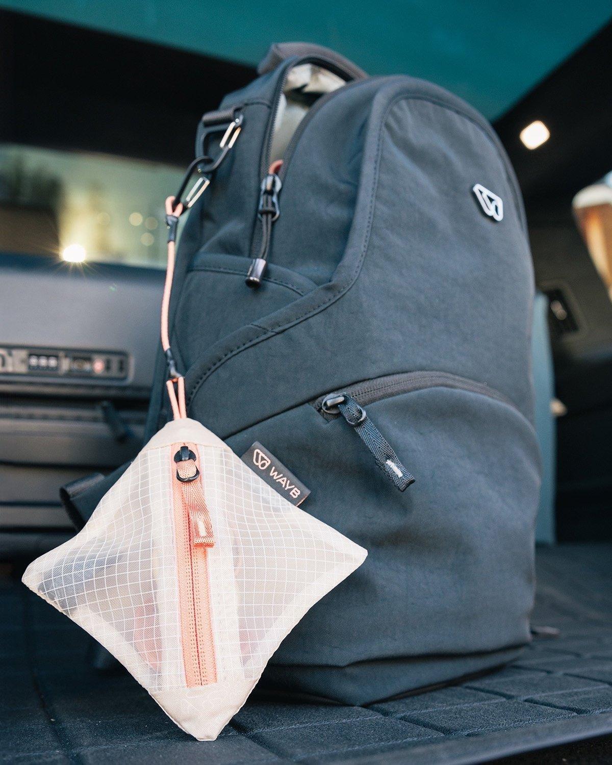 Unisex Essentials Kit image number 2