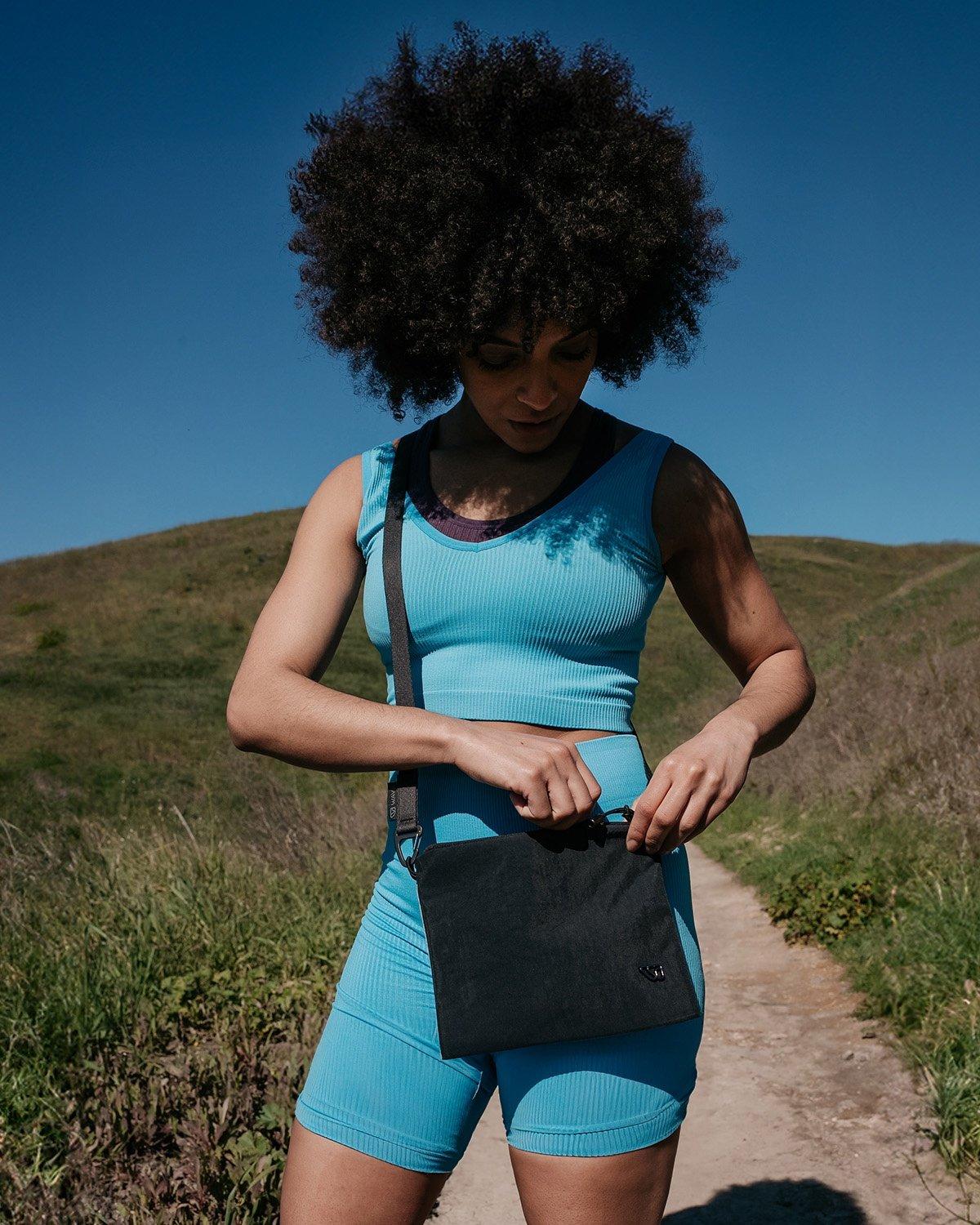 Unisex Crossbody Kit image number 2
