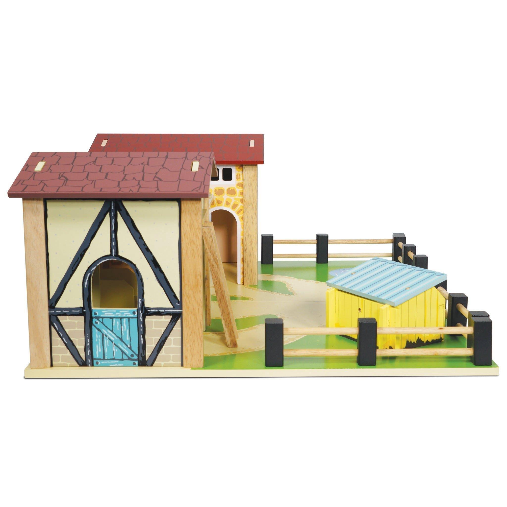 Wooden Farmyard Stables image number 3