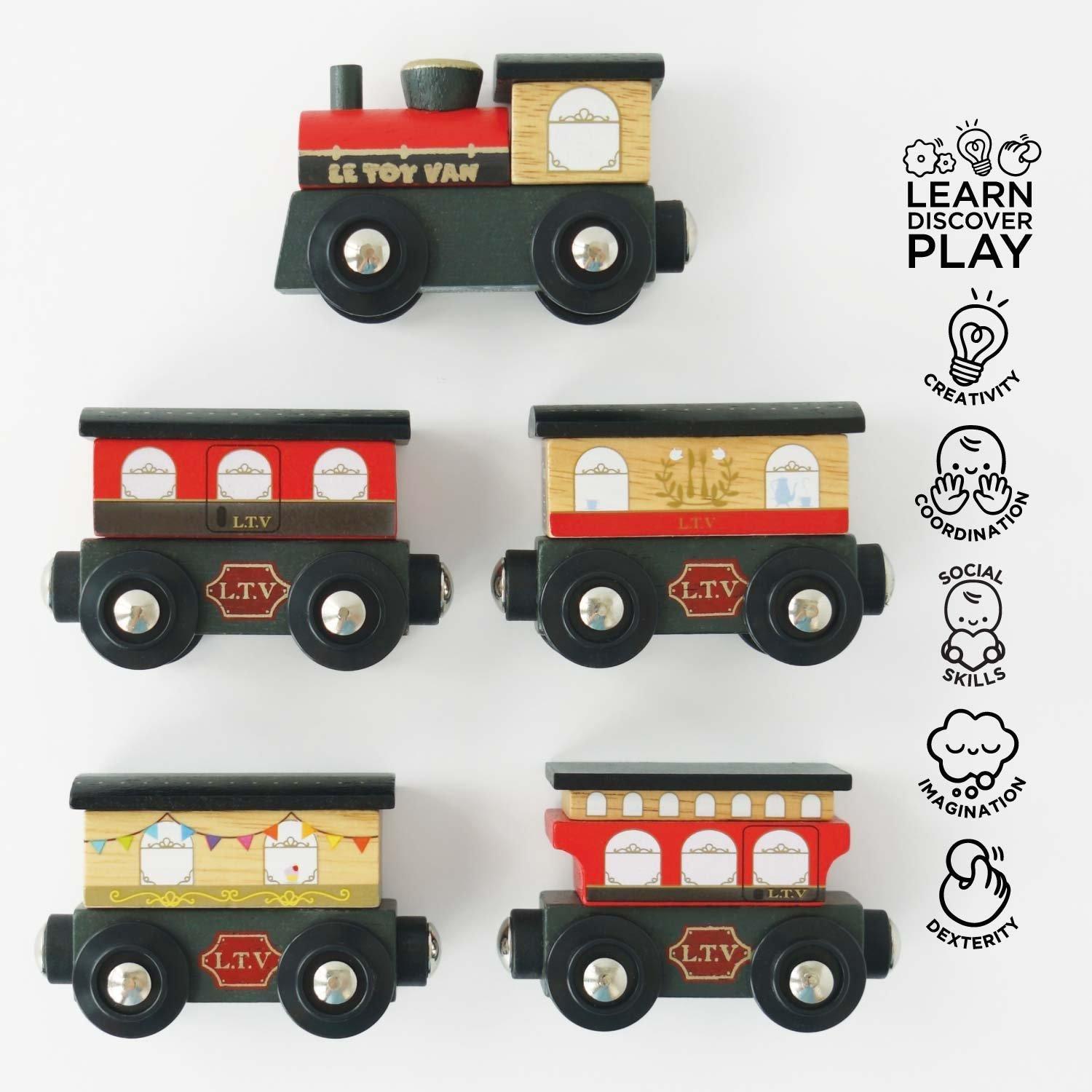 Red Royal Express Train & Carriages image number 2
