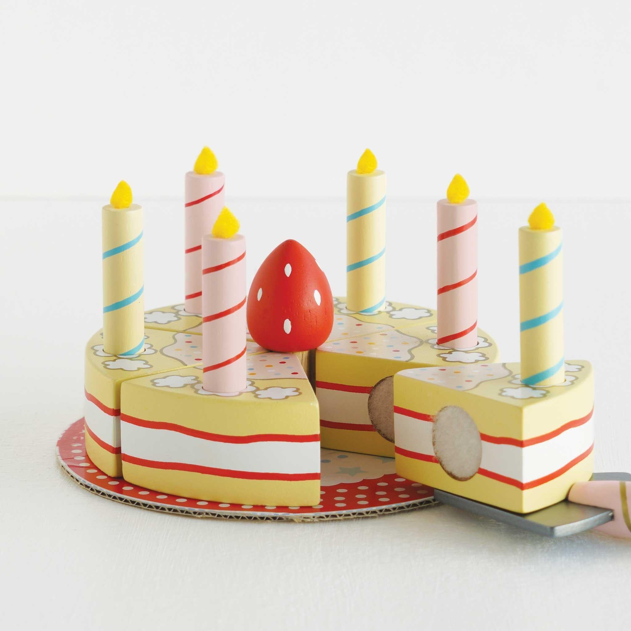 Sliceable Birthday Cake & Candles image number 1