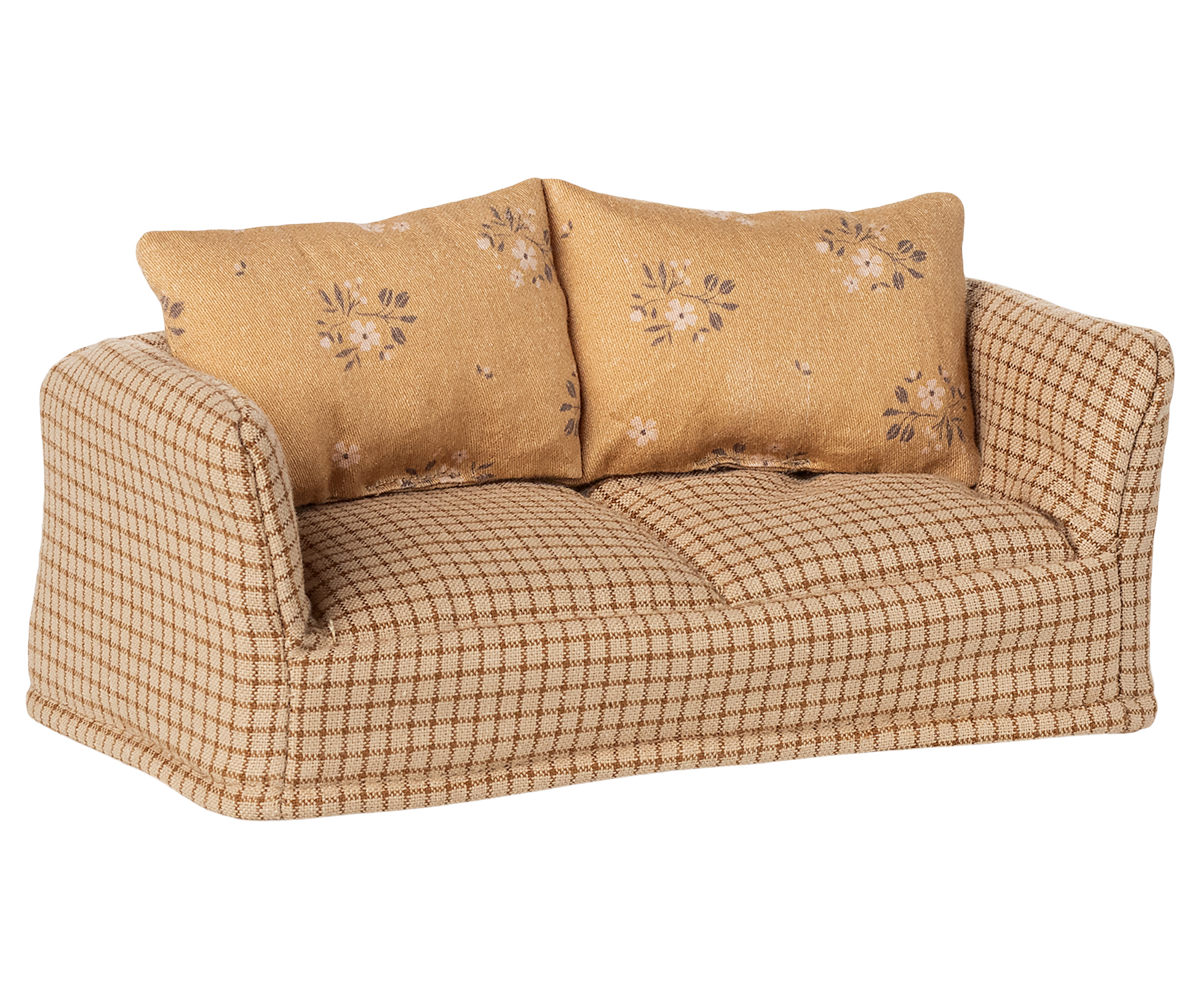 Couch, Mouse - Mable