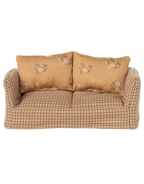 Couch, Mouse - Mable
