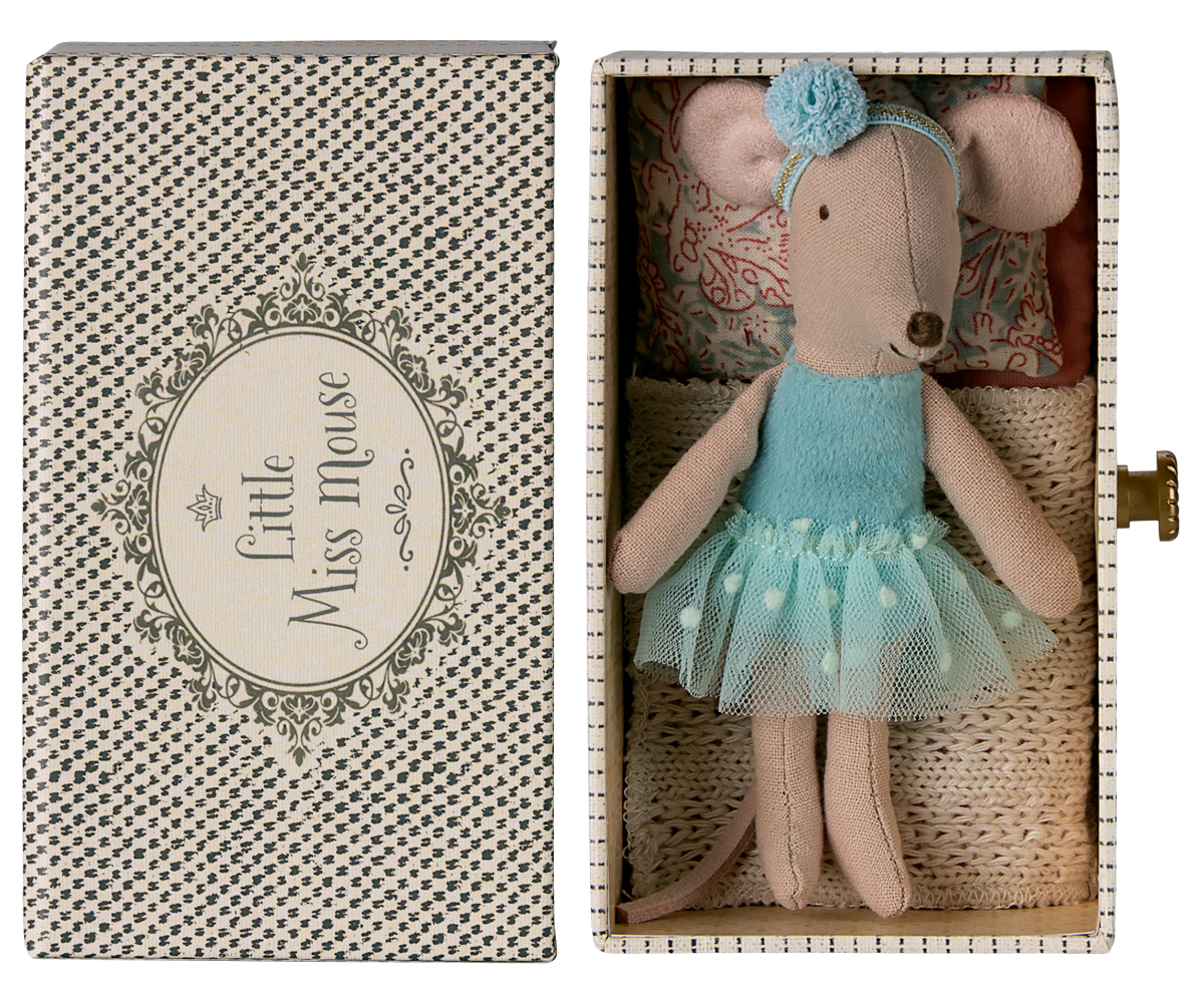 Dance mouse in daybed, Little sister image number 2