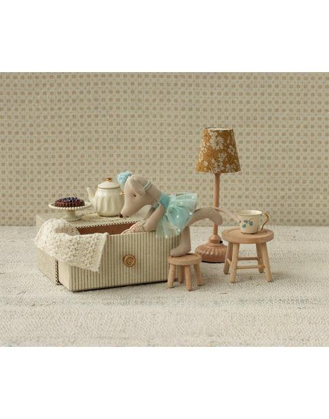 Dance mouse in daybed, Little sister