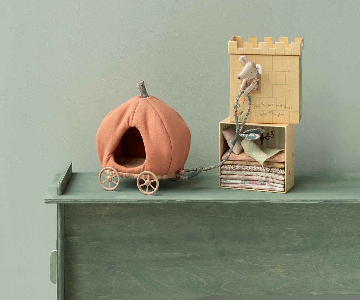 Pumpkin carriage, Mouse image number 3