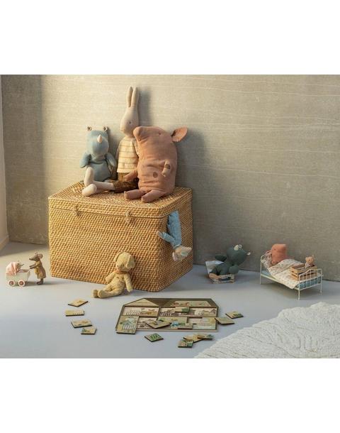 Mouse hole Farmhouse puzzle