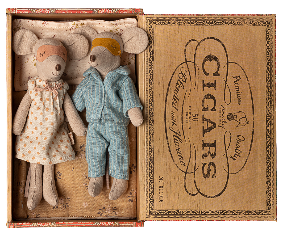 Mum & Dad in cigarbox