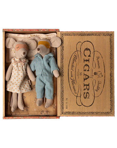 Mum & Dad in cigarbox