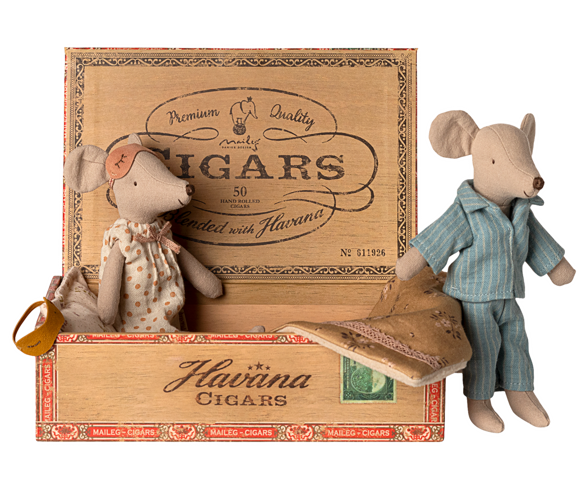 Mum & Dad in cigarbox image number 1