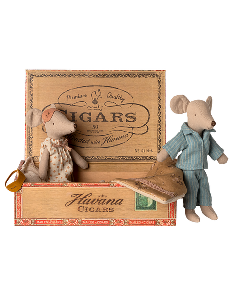 Mum & Dad in cigarbox
