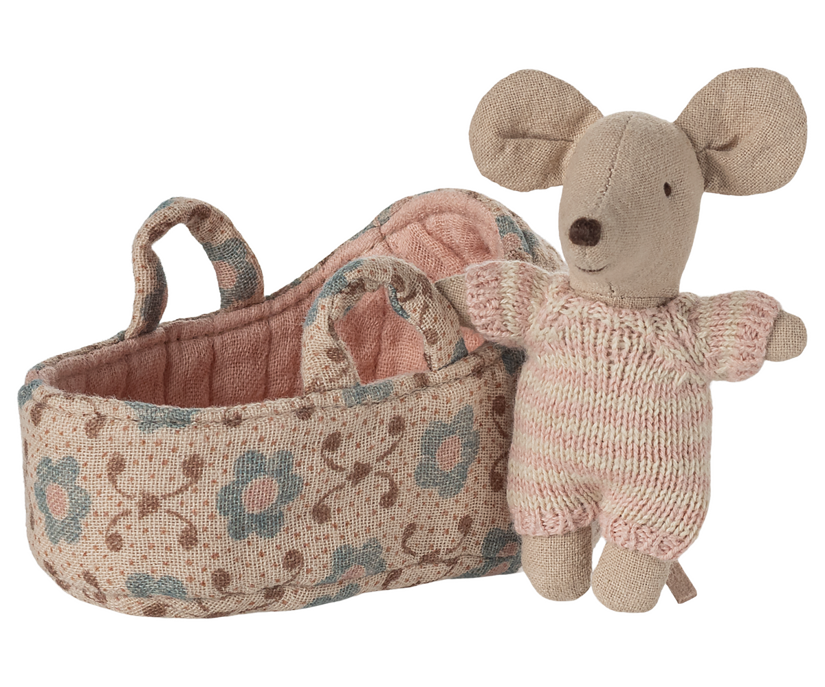 Baby mouse in carry cot - Rose