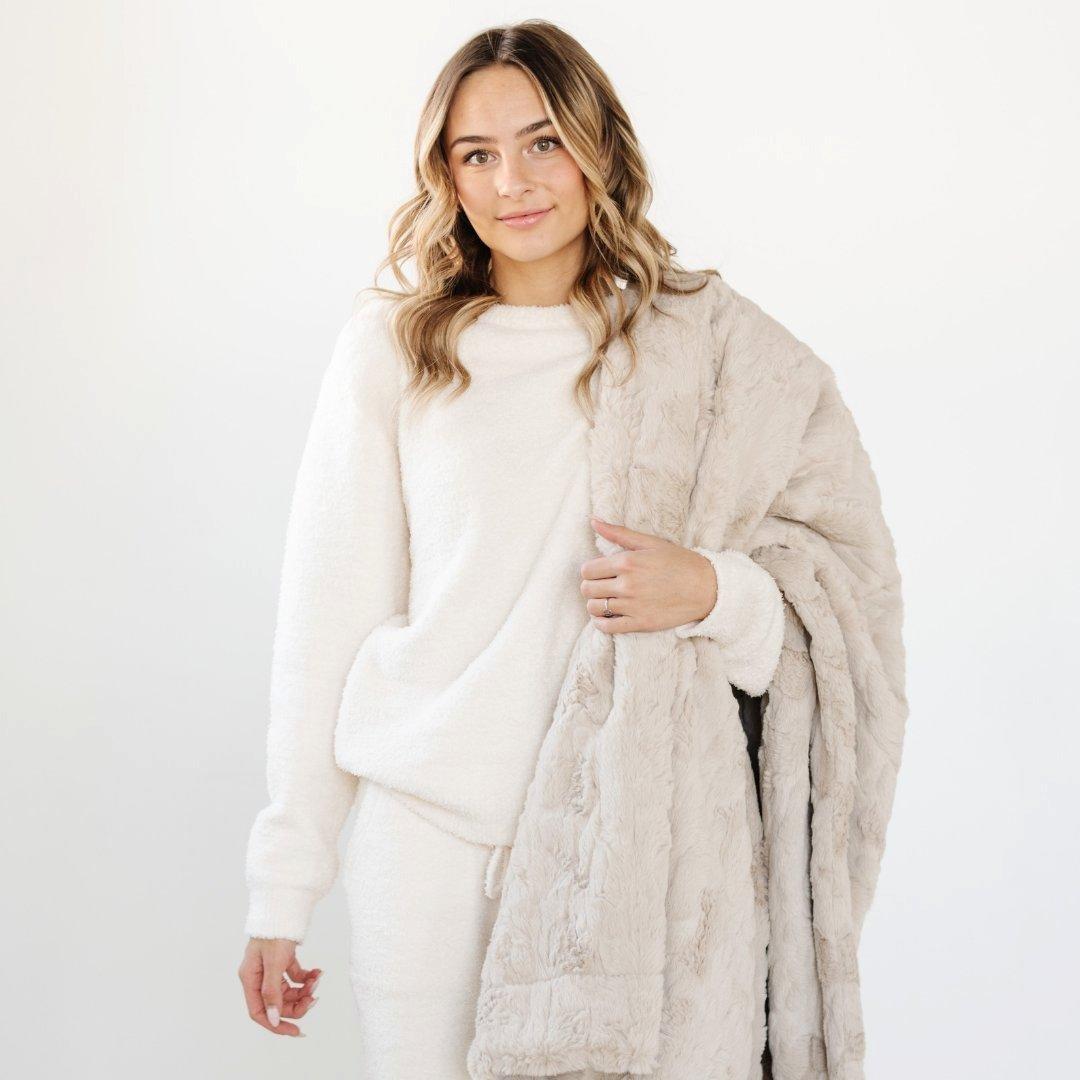 Patterned Faux Fur Throw Blanket in Buff